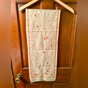 SPECIALTY HOUSE VTG Chic Oblong Floral Scarf with Orange Details.